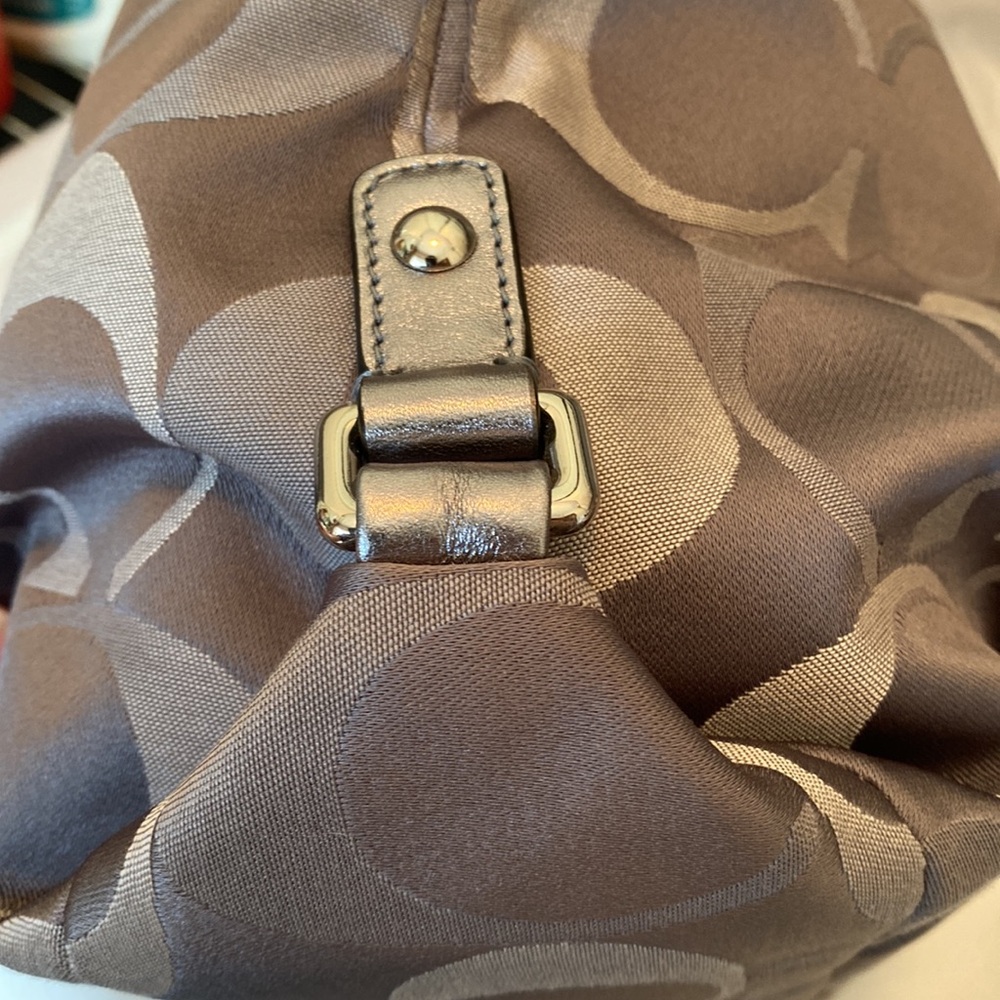Coach Brooke Hobo EUC silver/gray - Picture 10 of 11